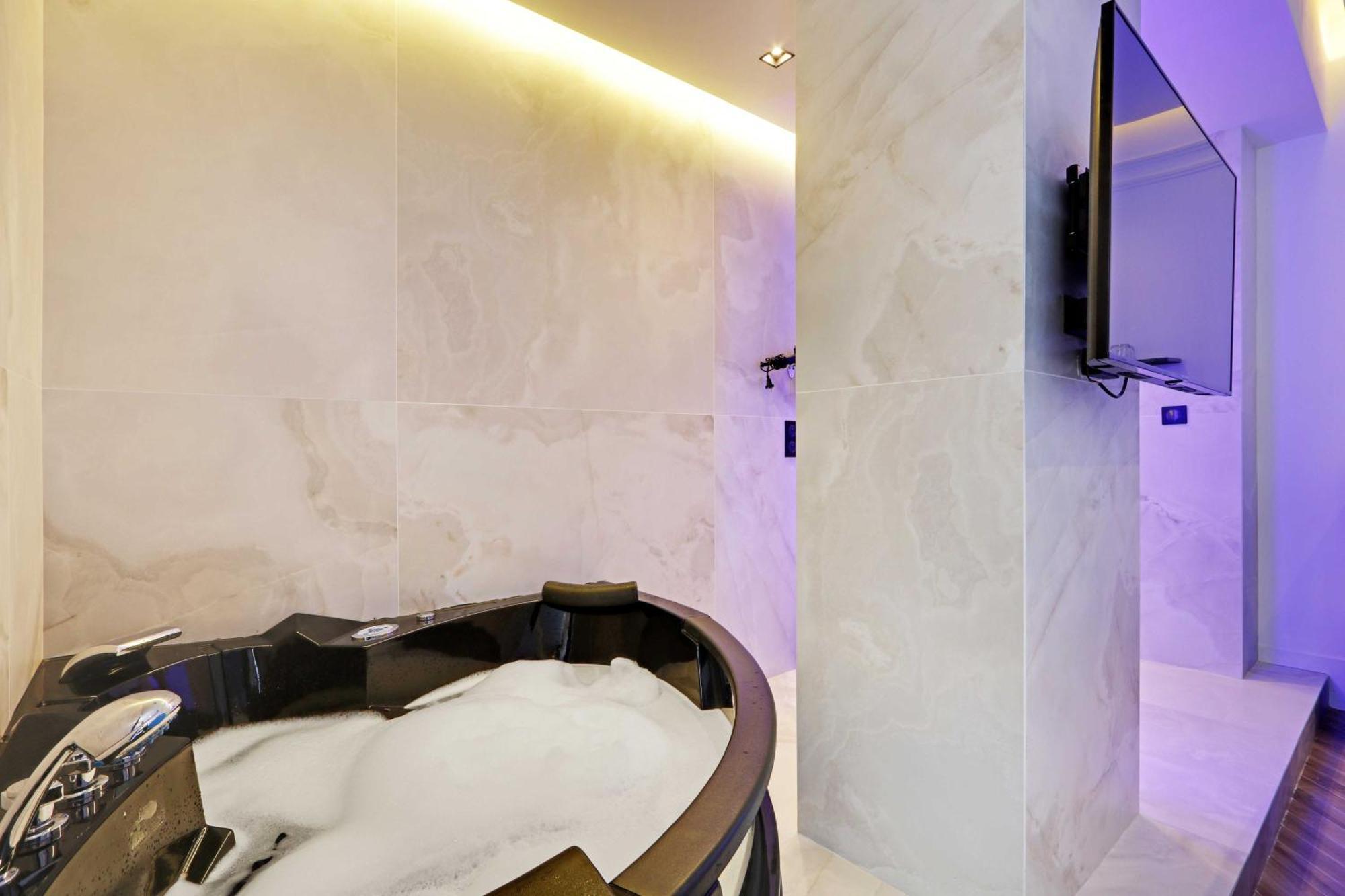 Amazing Bedroom With Jacuzzi - 2p - Chatelet